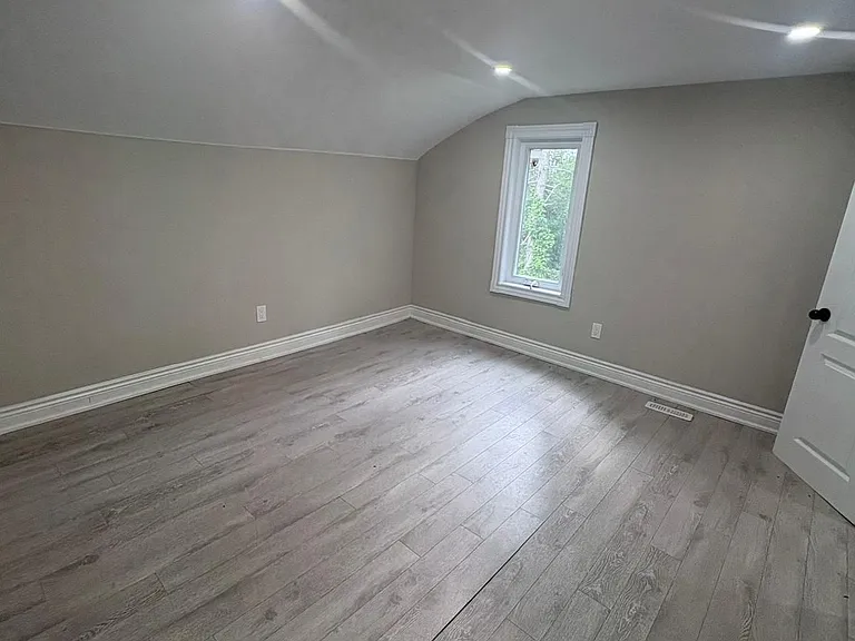123 Charles St E — Photo 26