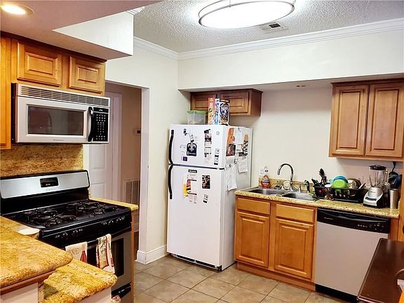4th image of 4610 Cerise Ave