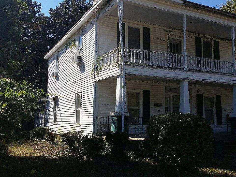 2nd image of 105 W Boundary St