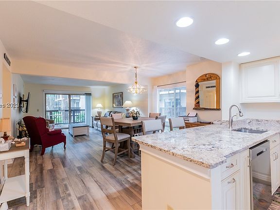 2nd image of 1 Tanglewood Drive #302