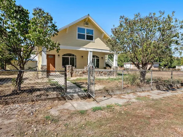 214 1st St W, Lapwai, ID 83540