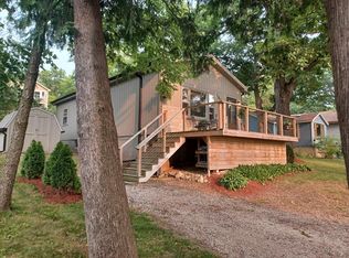 7N047 Riverside Dr, St Charles, IL 60174