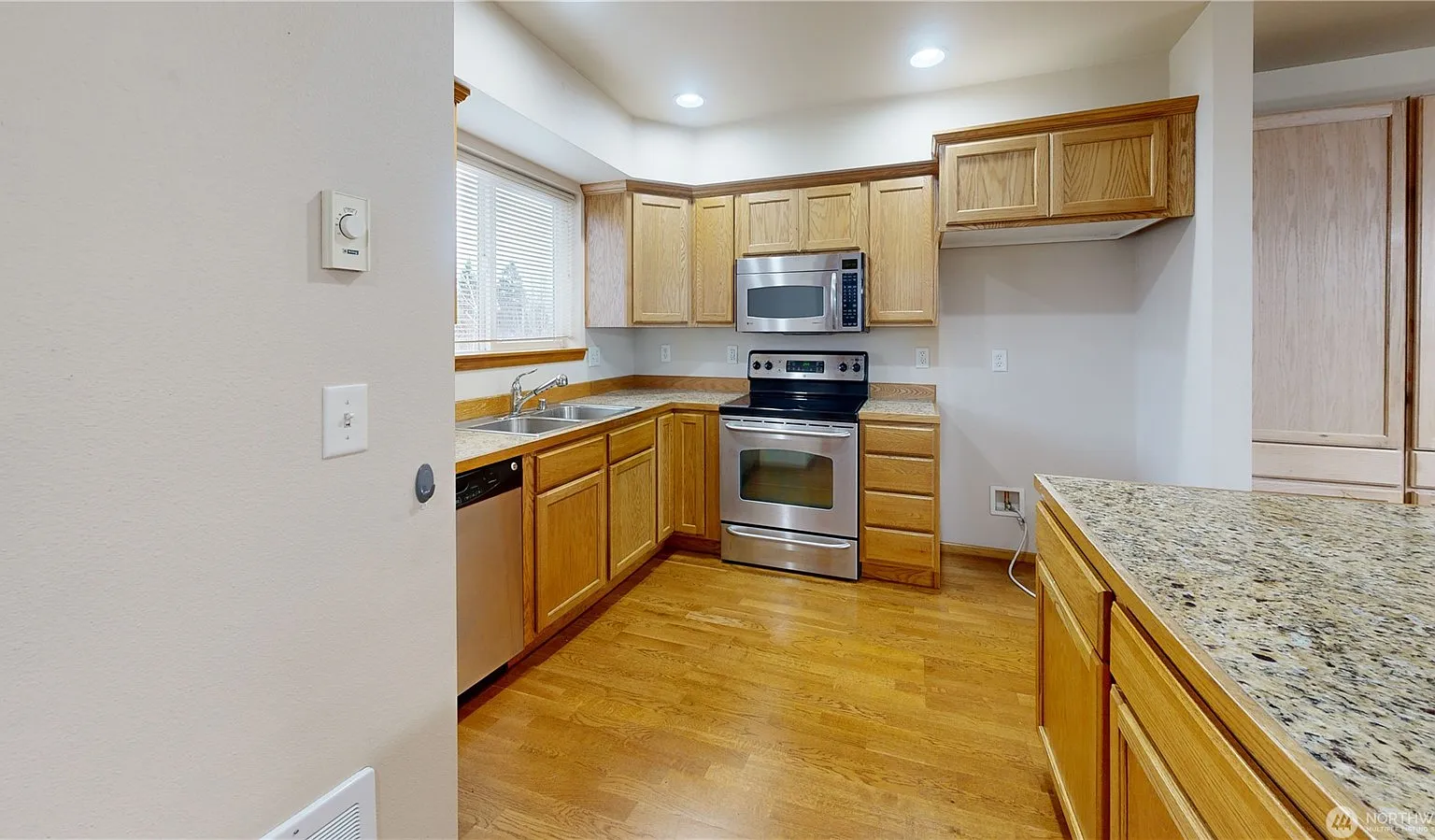 2 bed, 2.5 bath, 1405 sqft, $2,150 — Photo 4