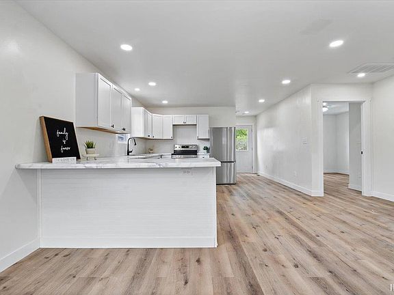 5th image of 2818 D Ave