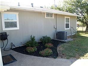 3rd image of 414 S College Dr