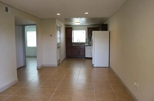 7006 S Mascotte St #B — Photo 4
