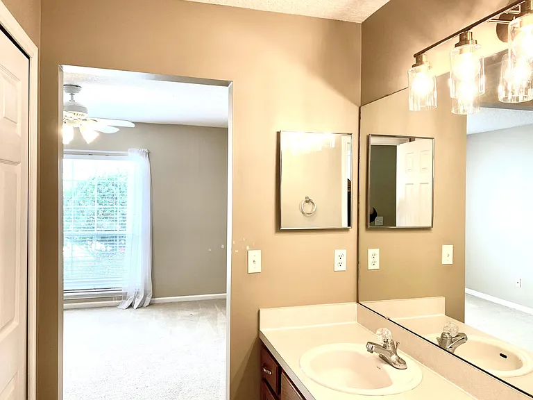 1252 Woodchurch Ln — Photo 30