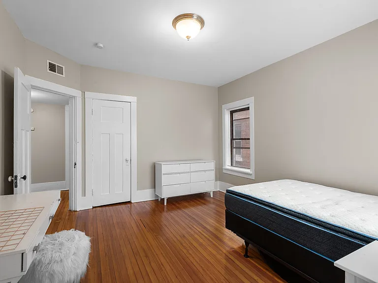 6010 Waterman Blvd — Photo 20