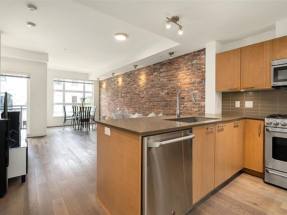 5th image of 95 Moody St #335