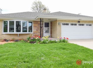 873 S Hillcrest Ave, Elmhurst, IL 60126