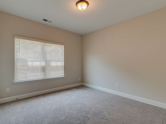 4th image of 127 Auxley Ct