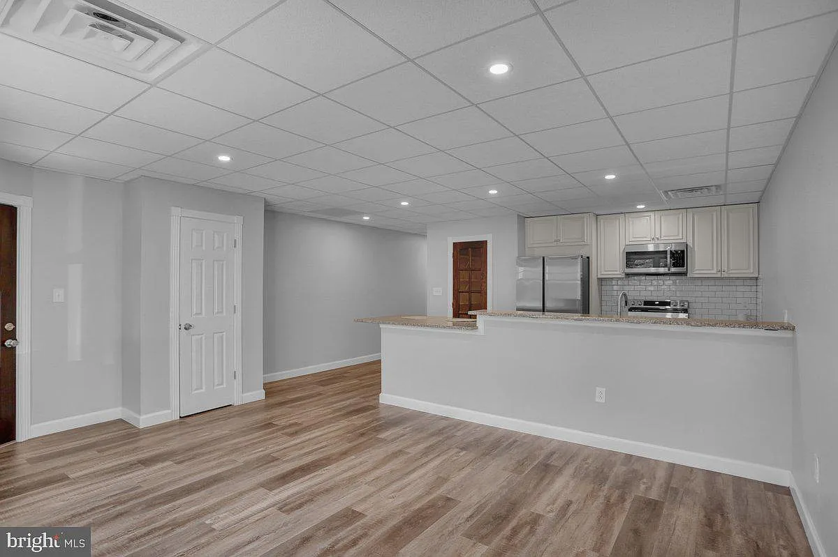 933 N Hanover St — Photo 3