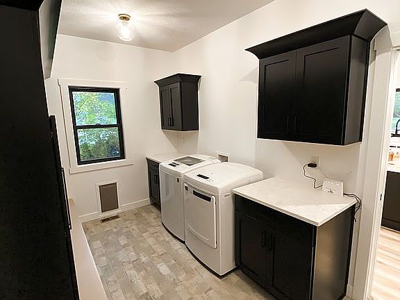 Mud room, with doggie door