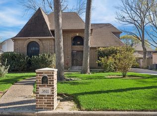3811 Trappers Forest Dr, Houston, TX 77088