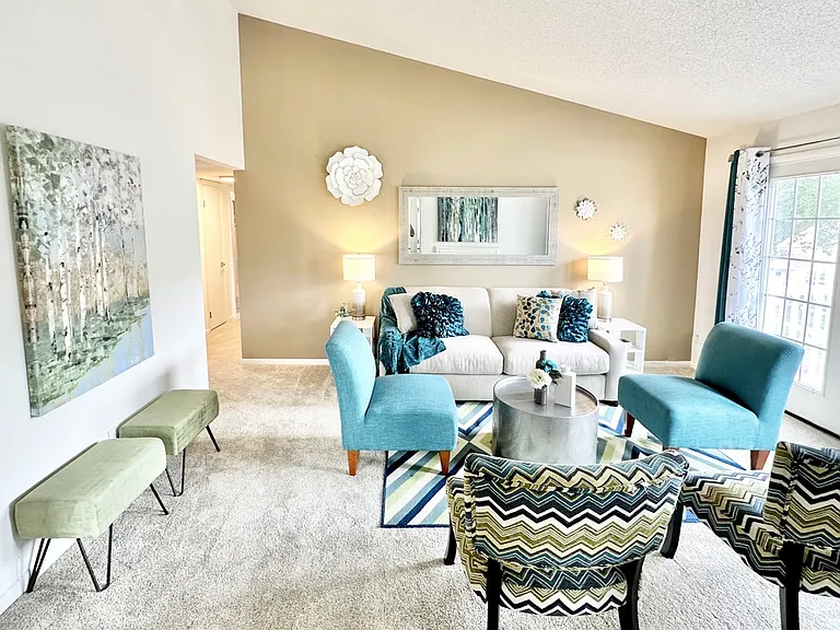 Willow Lake Apartments — Photo 11