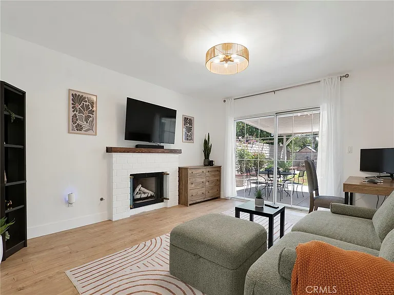 10018 Cozycroft Ave — Photo 10