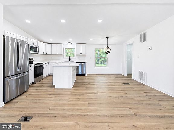 5th image of 310 Jasmine Ln