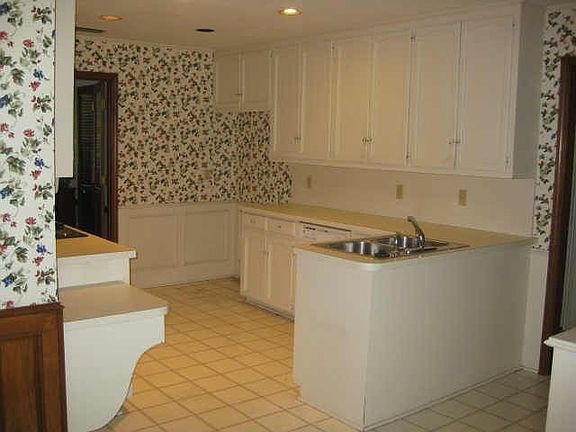 5th image of 2733 Wagonwheel Dr
