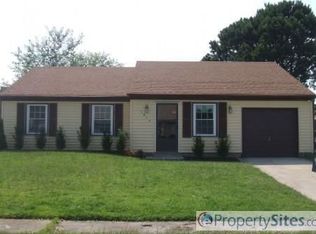 1012 Sir Gawaine Dr, Chesapeake, VA 23323