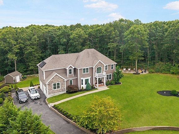 3rd image of 47 Devol Ave