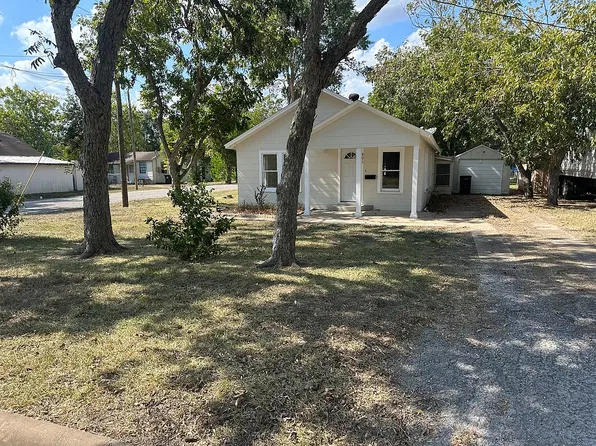 801 Hayden St, El Campo, TX 77437