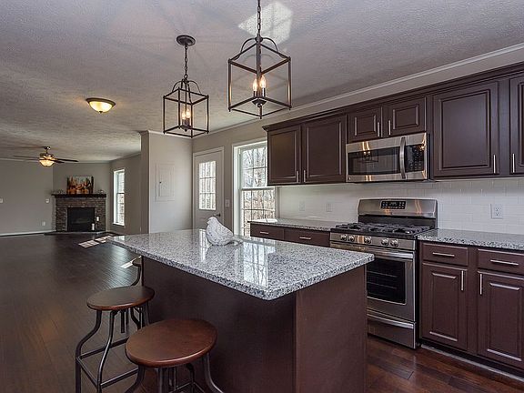 3rd image of 86 Bexley Ln