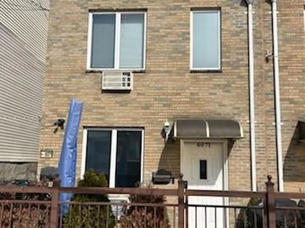 60-71 60th Ln, Maspeth, NY 11378