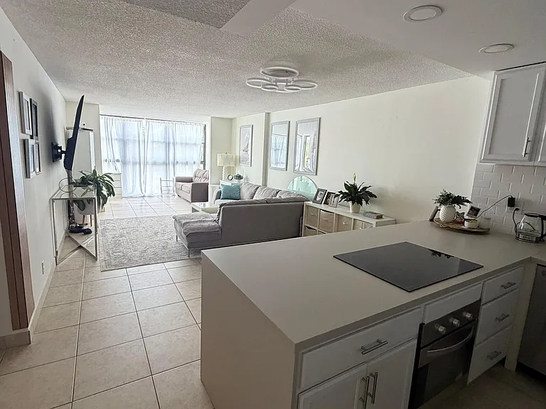 200 Leslie Dr #427 — Photo 8