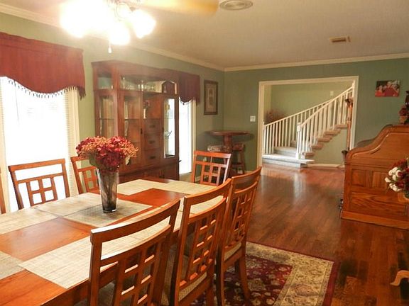 3rd image of 190 W Park Manor Dr