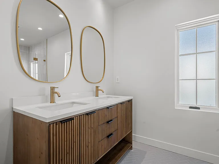 439 N Sierra Bonita — Photo 17