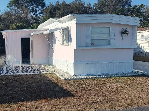 69 Suncrest Ln, North Fort Myers, FL 33903