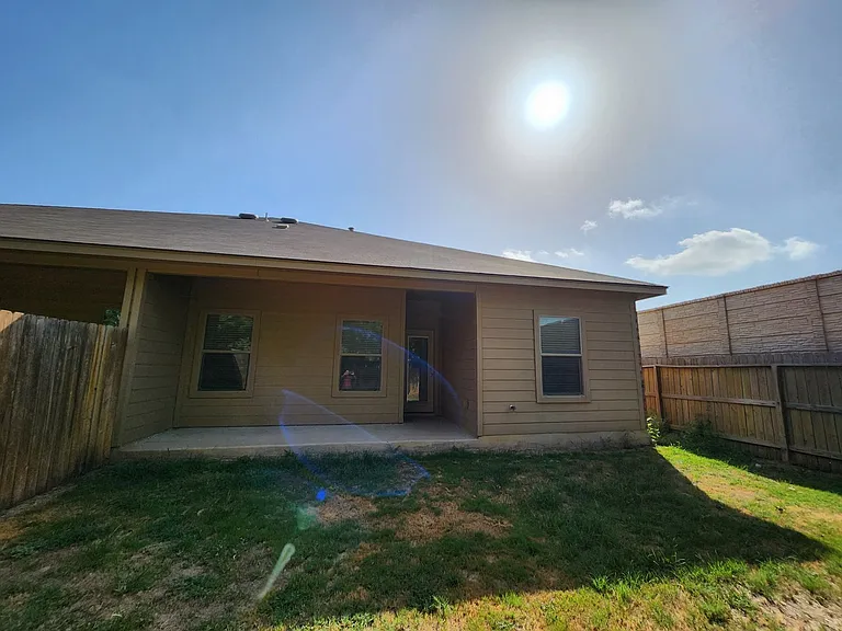 1201 Old FM 306 — Photo 24