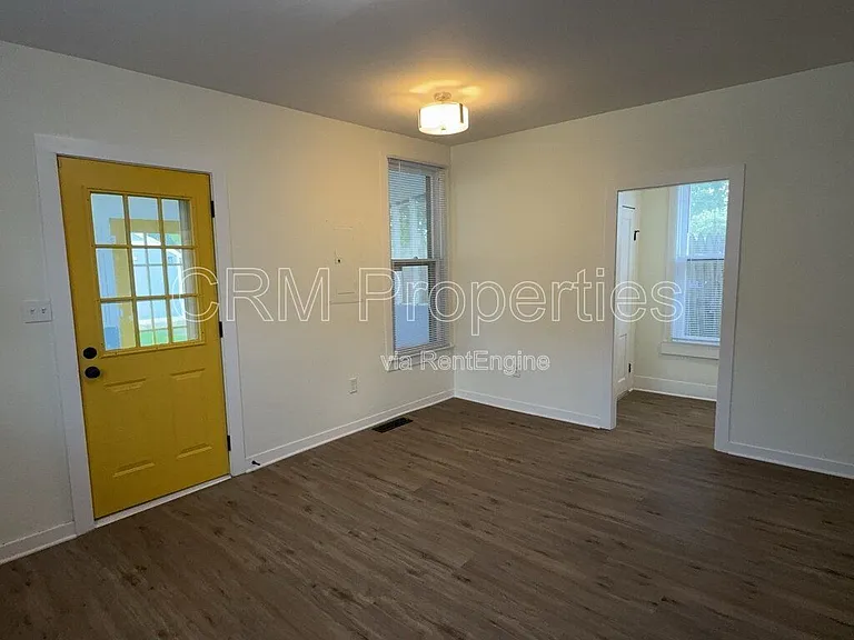 1339 Division St — Photo 11