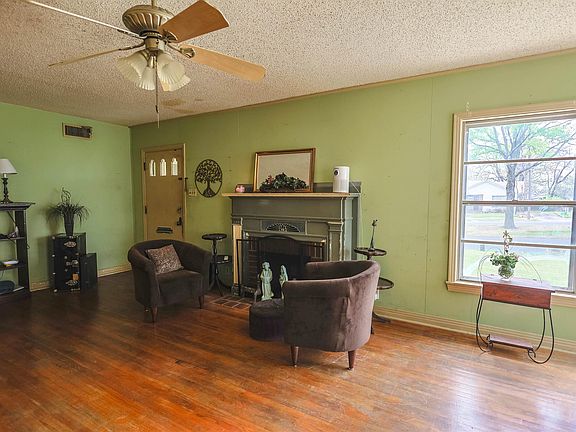 5th image of 1008 W Grand Ave