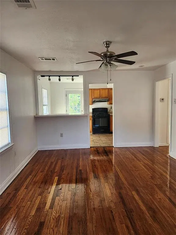 2 bed, 925 sqft, $1,300 — Photo 3