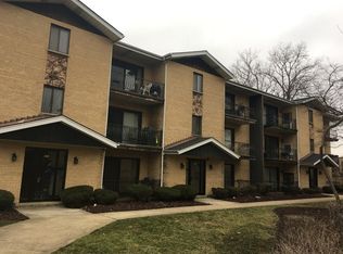 5744 106th St APT 2C, Chicago Ridge, IL 60415