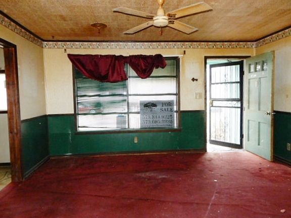 2nd image of 529 NW Parkway Dr