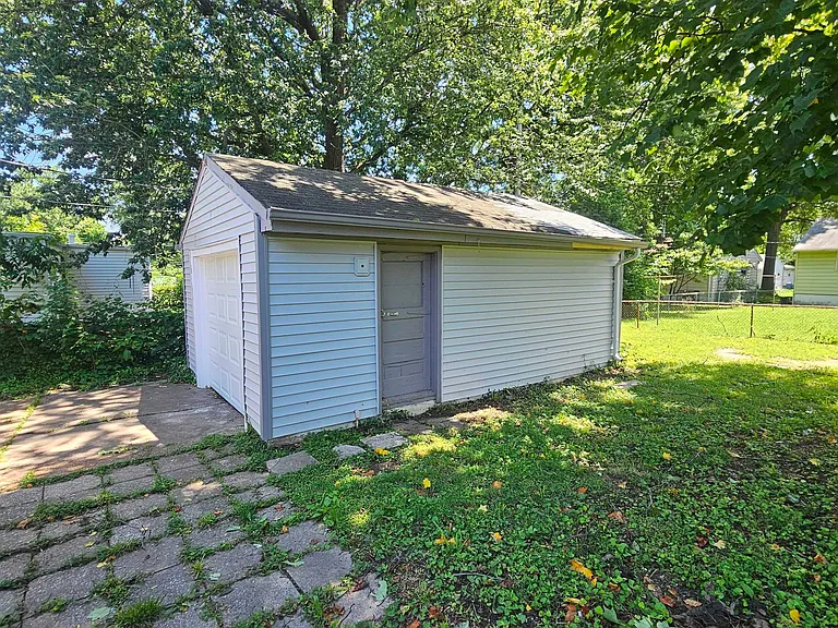 420 Macdougall Dr — Photo 13