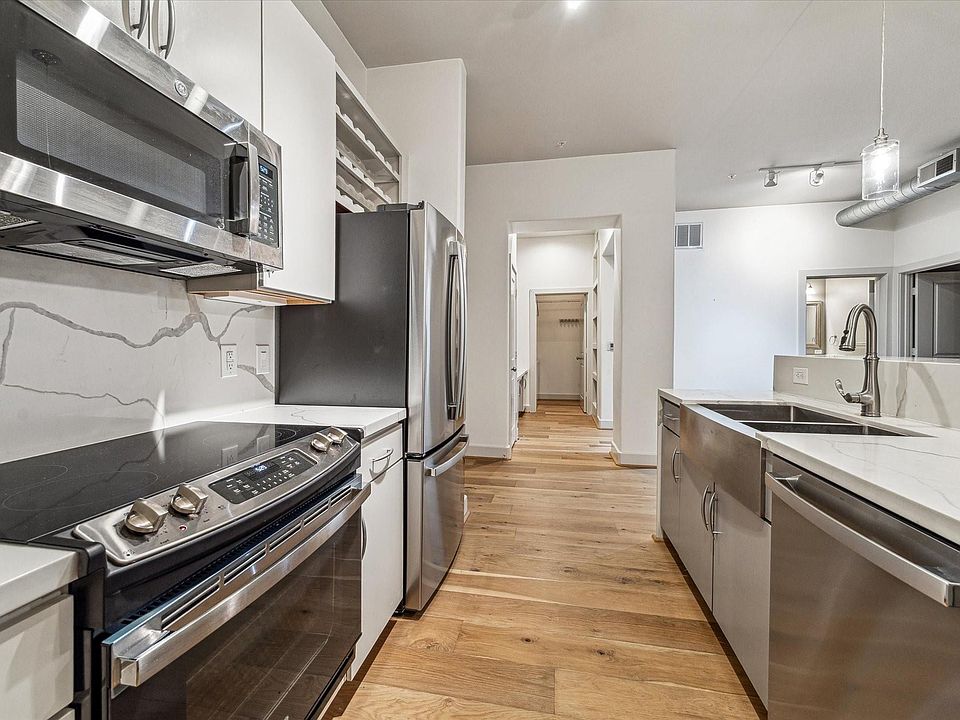 1st image of 1901 Post Oak Blvd APT 1206