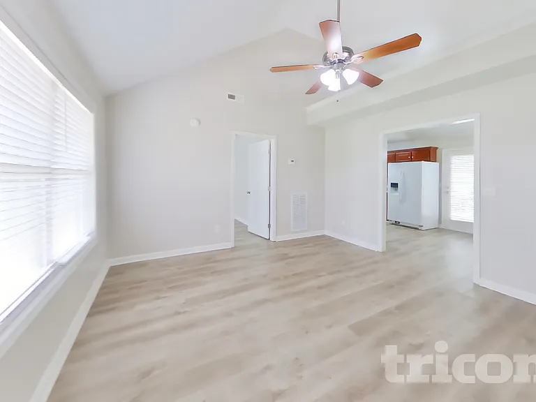 9023 Nevada Ave — Photo 3