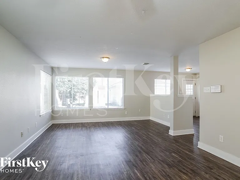 19214 Spruce Bough Ln — Photo 3