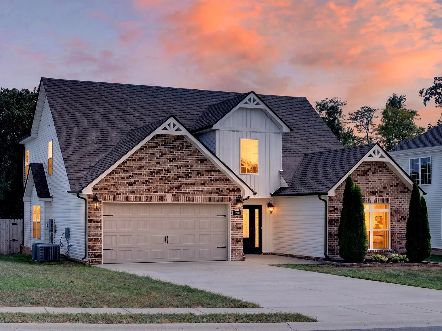 4 bed, 2.5 bath, 2165 sqft, $2,200 — Photo 1