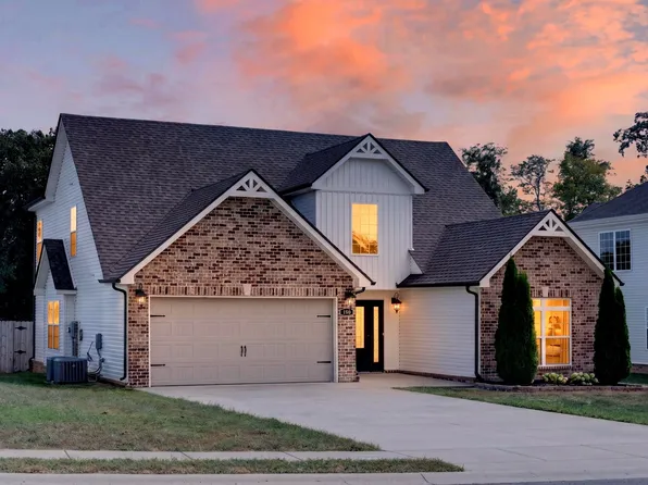380 Wingfield Dr, Clarksville, TN 37043