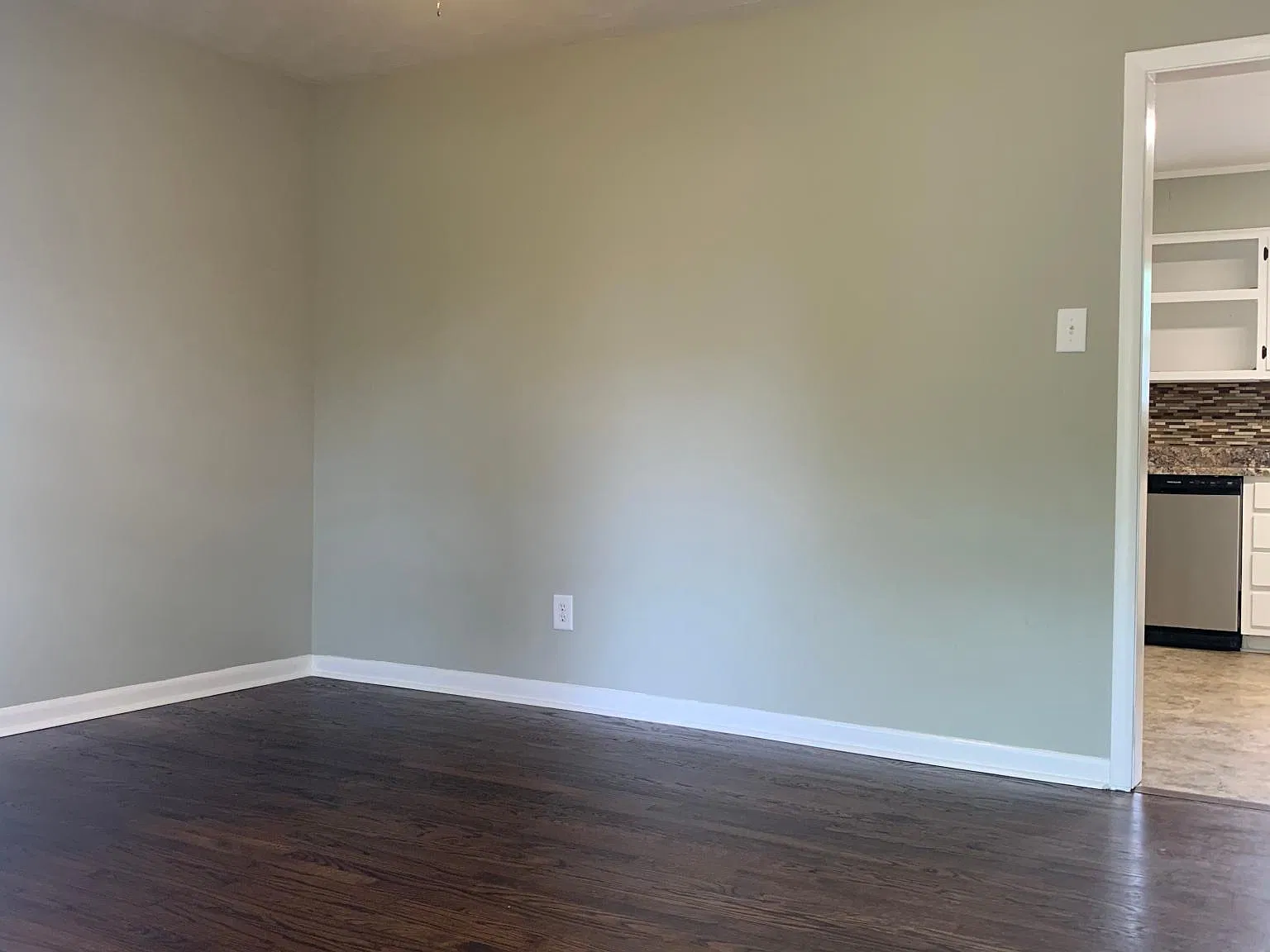3 bed, 1220 sqft, $1,465 — Photo 2
