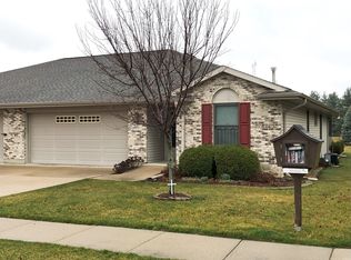 321 Autumnwood Ln, Dixon, IL 61021