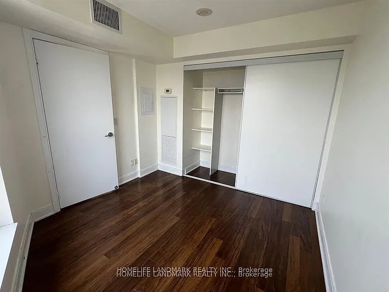 135 Village Green Sq #3923 — Photo 32