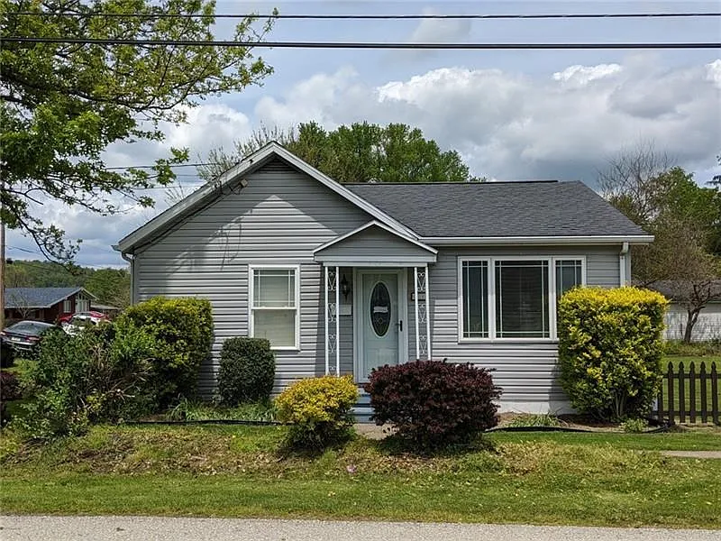 108 Allen Ave photo 1