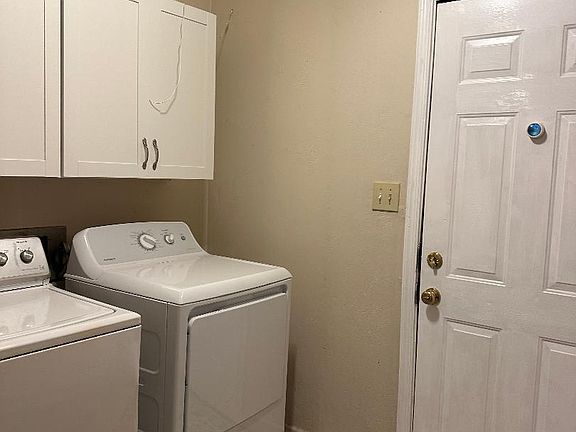5th image of 241 Woodview Ave