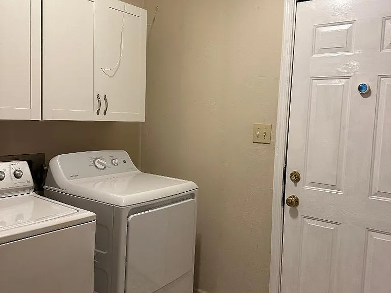 241 Woodview Ave — Photo 5