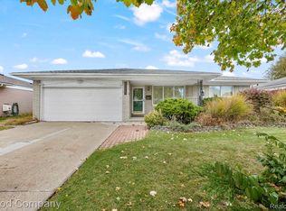 4215 Nickolas Dr, Sterling Heights, MI 48310